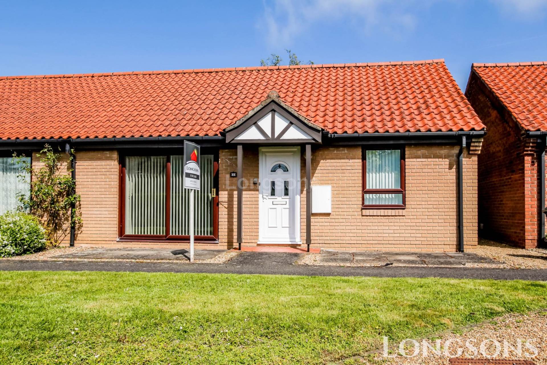 2 bedroom Semi-detached house SSTC