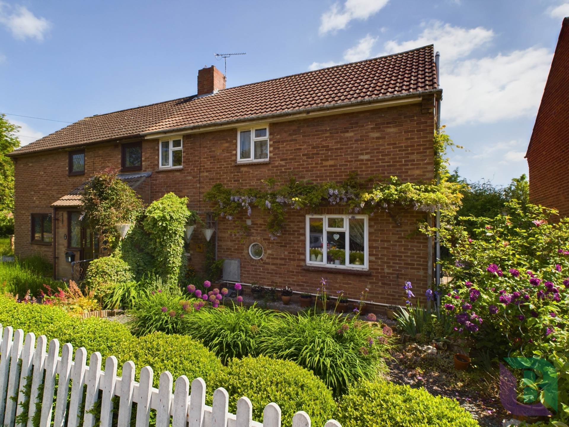 3 bedroom Semi-detached house Sold