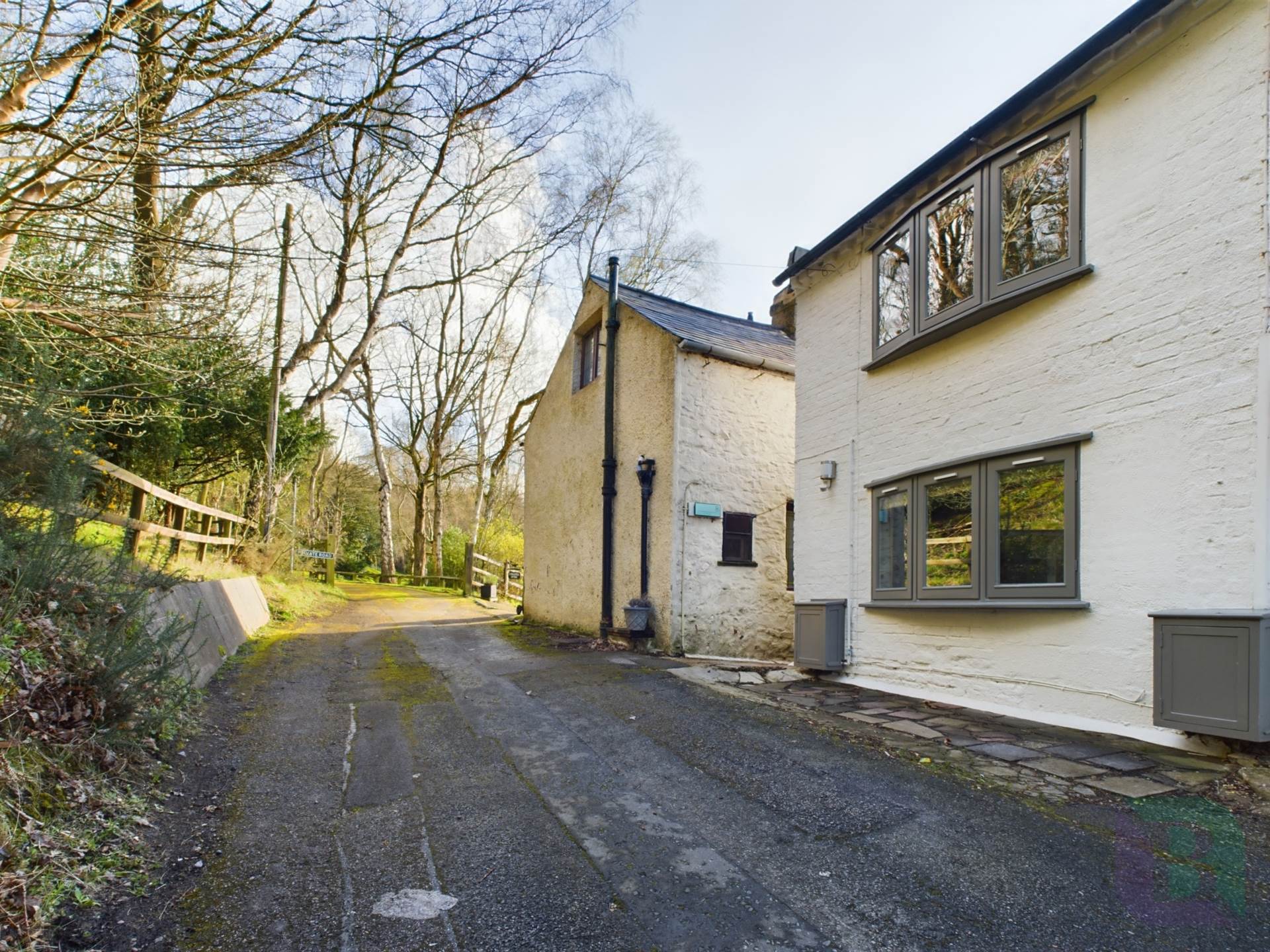 2 bedroom Cottage For Sale