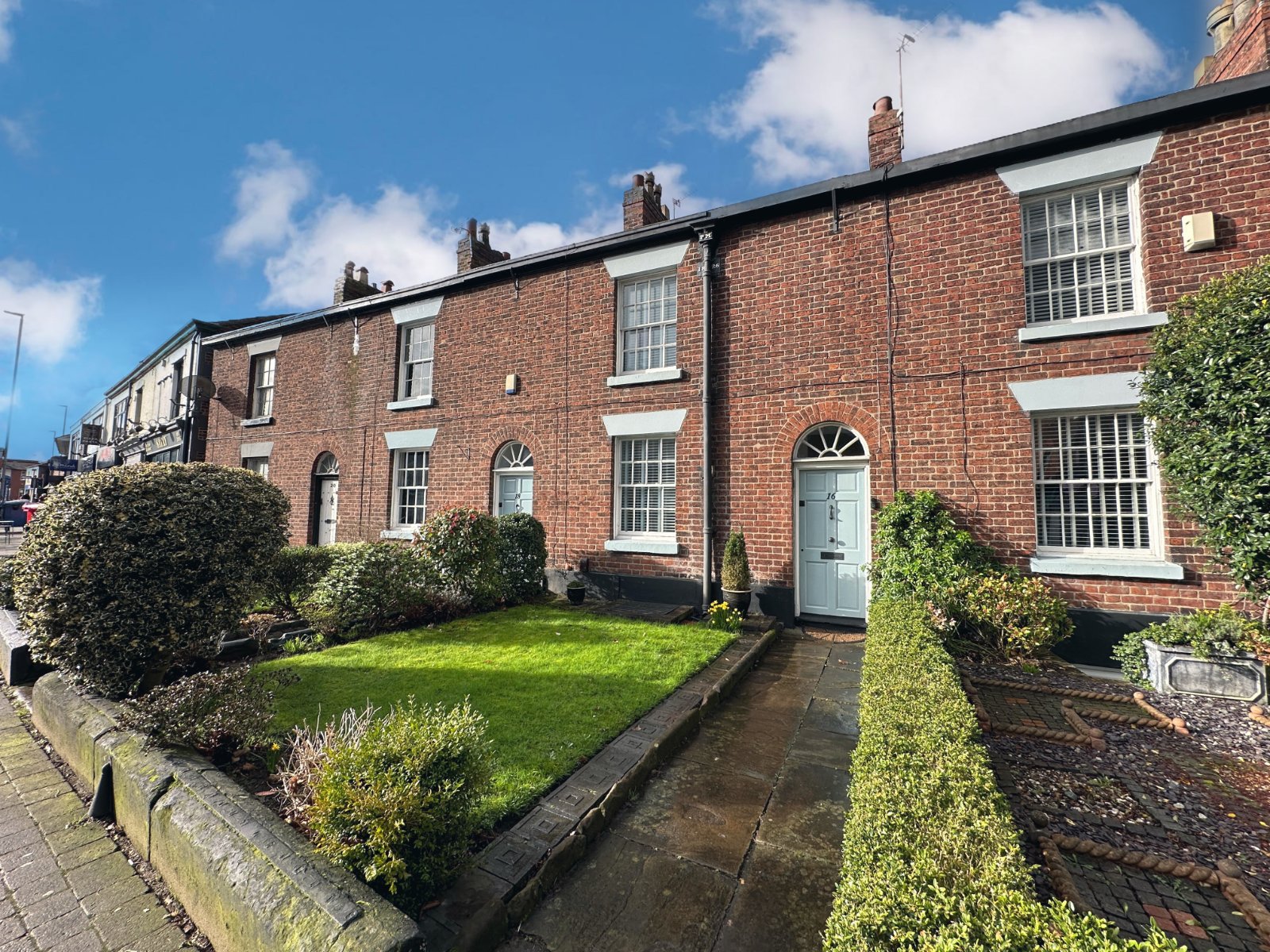 2 bedroom Terraced House SSTC