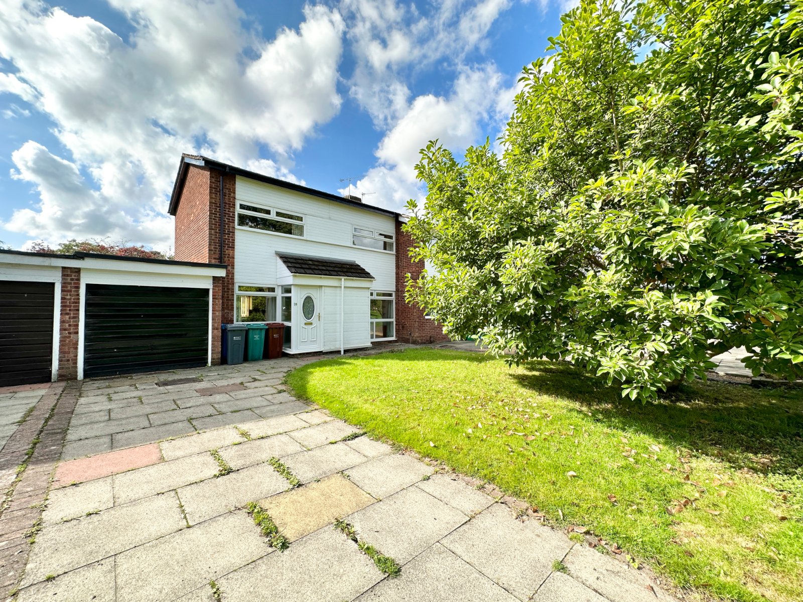 3 bedroom Semi-Detached House SSTC