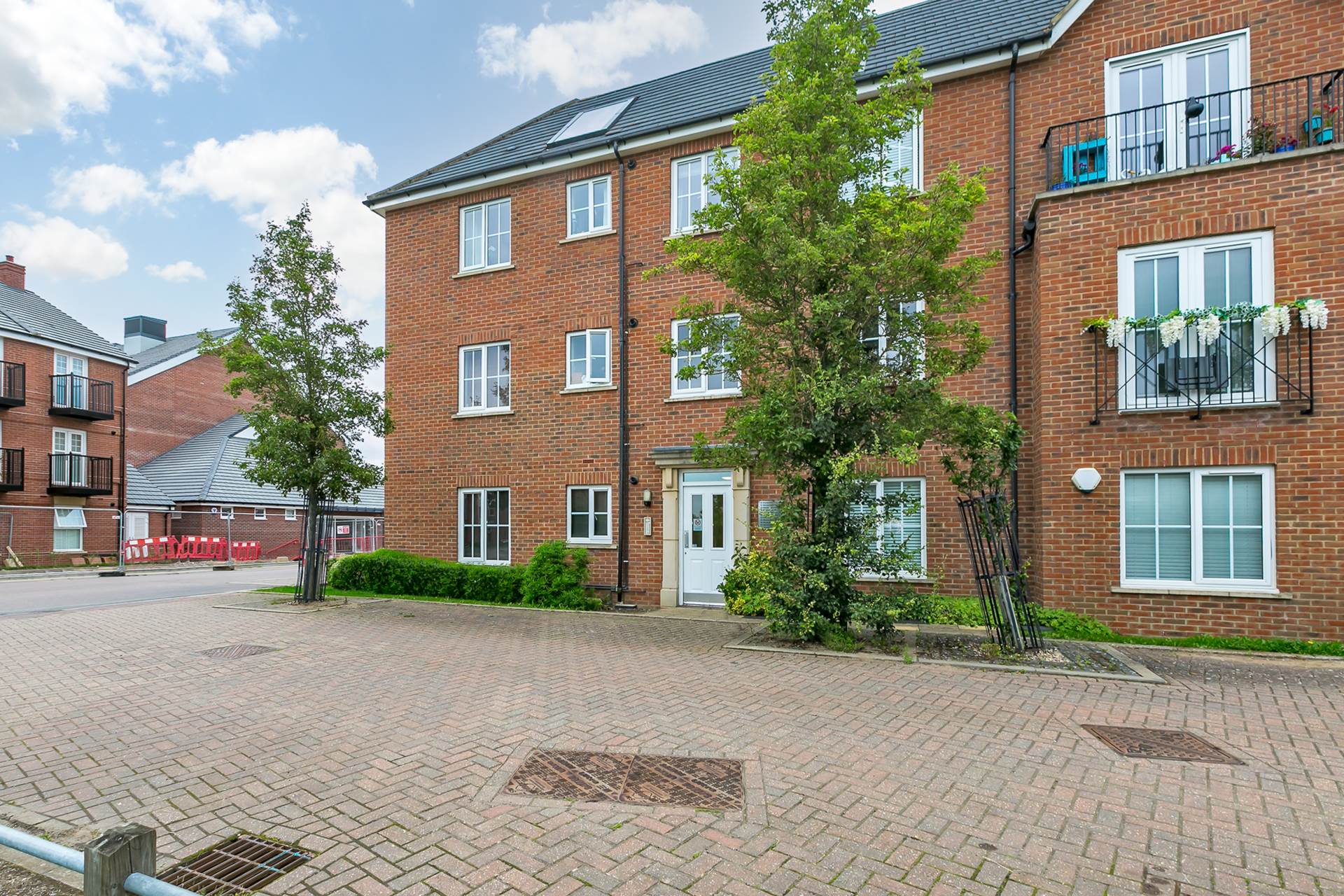 2 bedroom Apartment For Sale