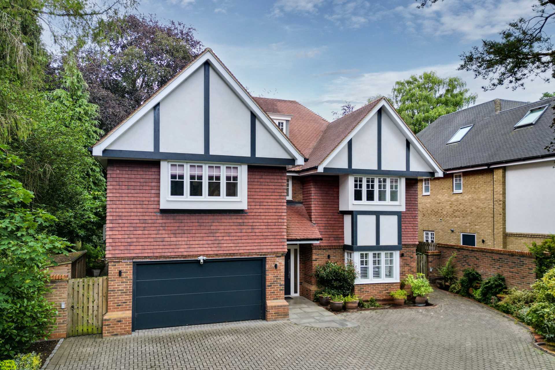 6 bedroom Detached House For Sale
