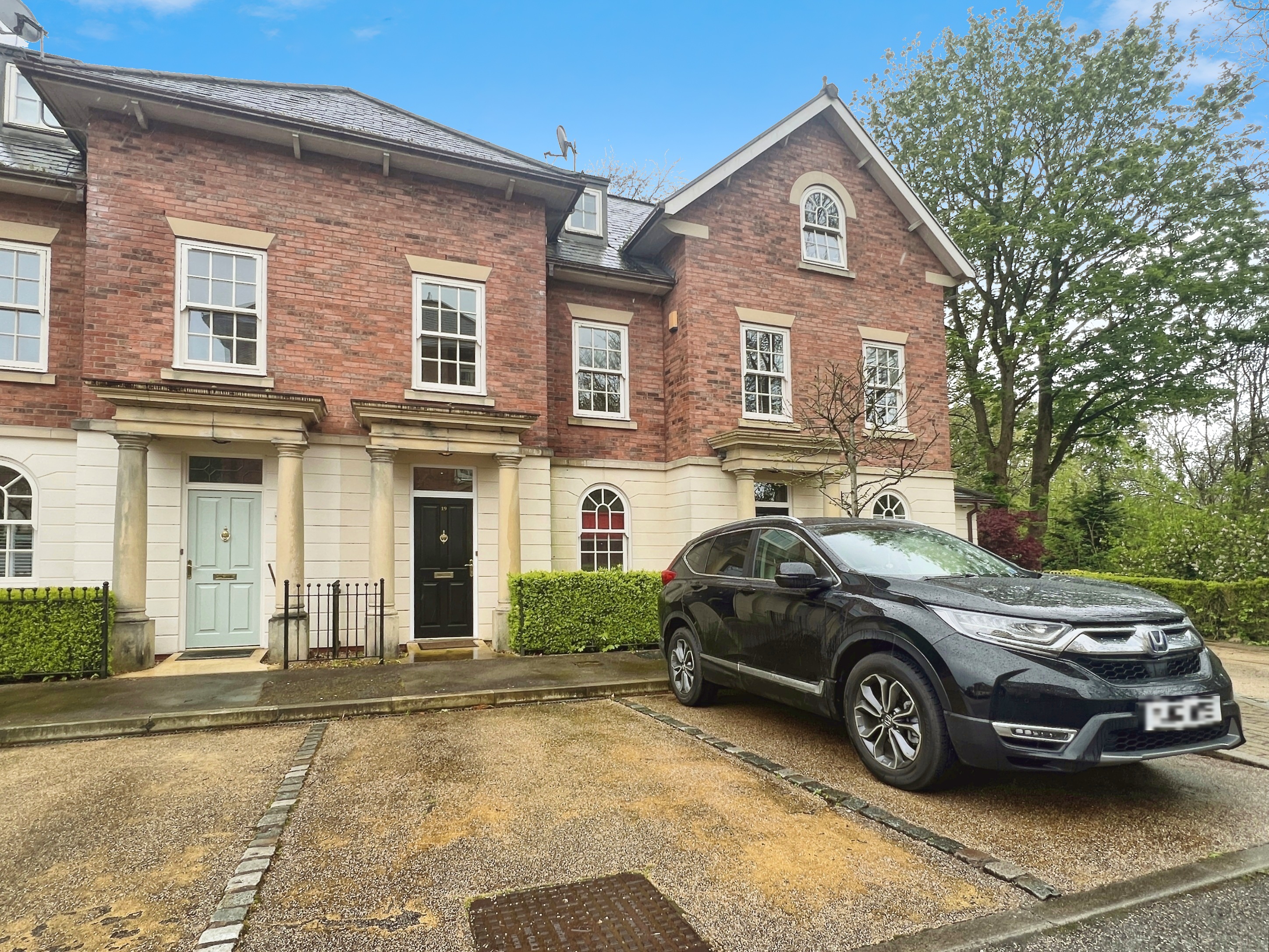 3 bedroom Town house SSTC