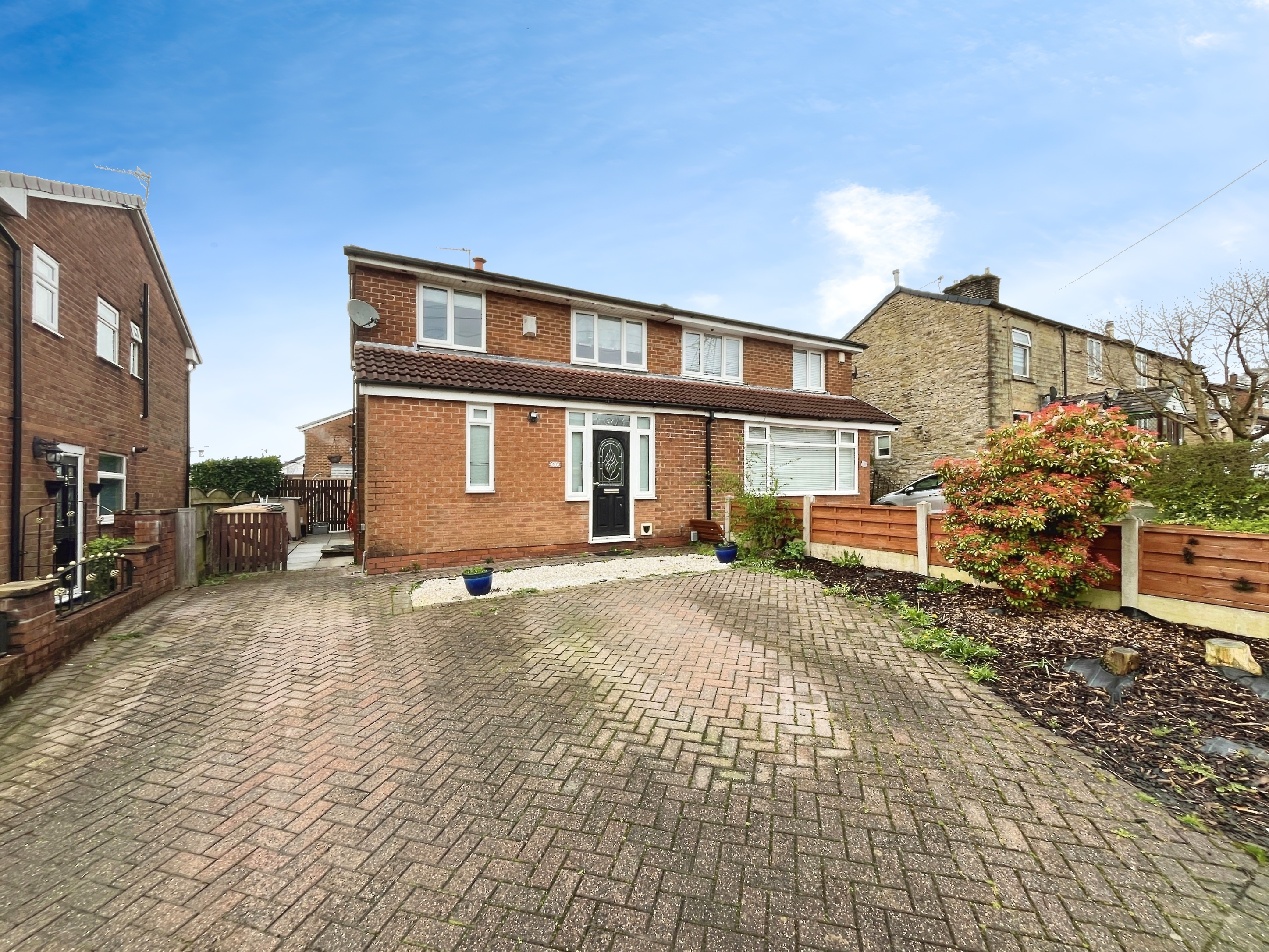 3 bedroom House For Sale