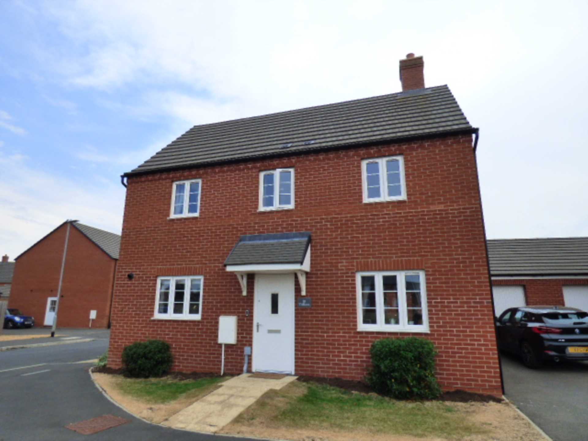 3 bedroom Detached House To Let