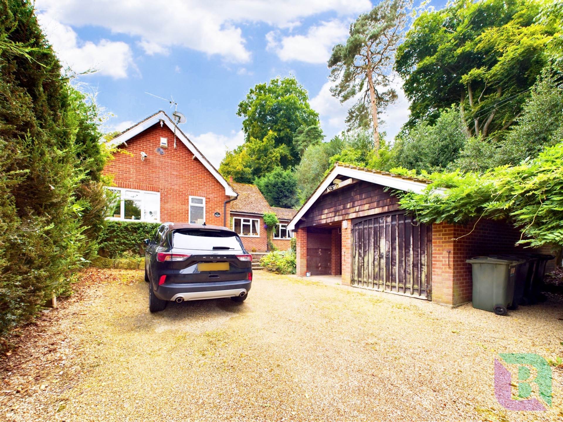 4 bedroom Bungalow For Sale