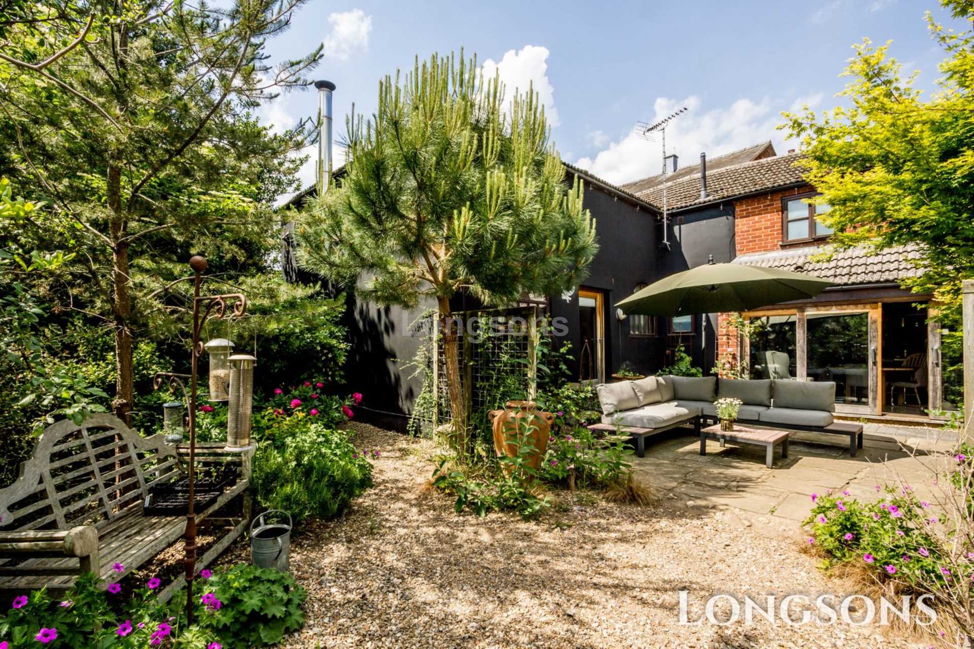 2 bedroom Detached For Sale