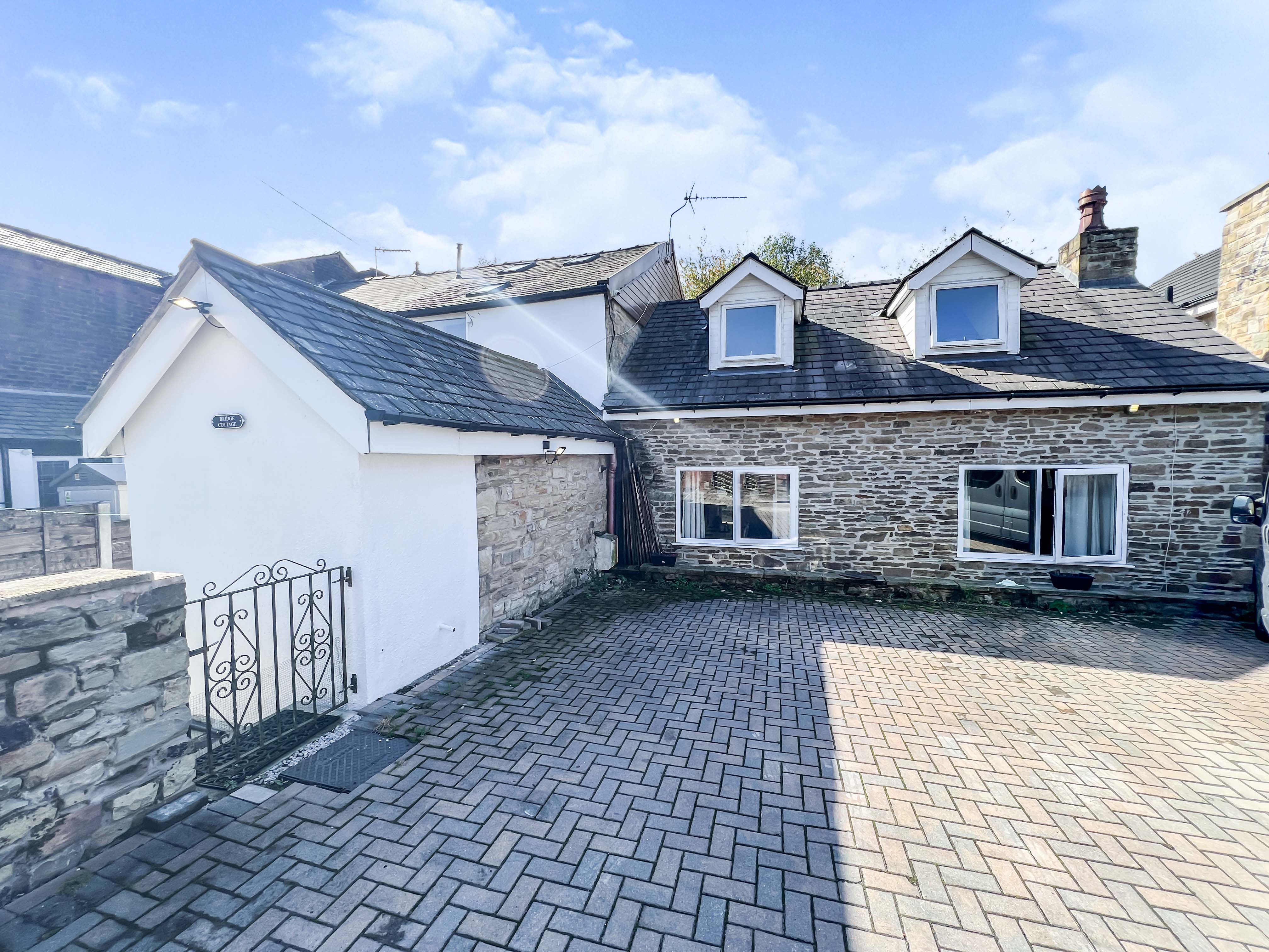 4 bedroom Property For Sale