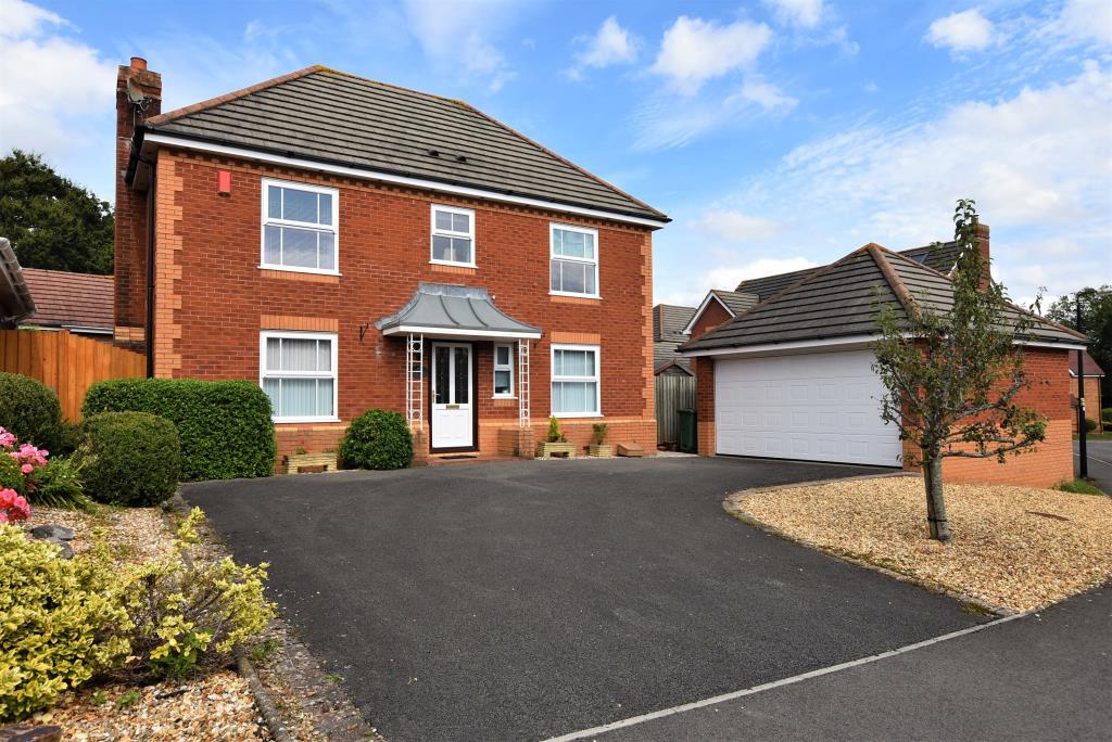 4 bedroom Detached house SSTC