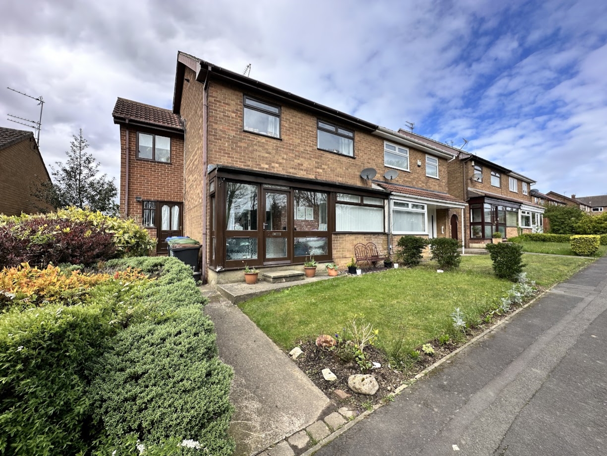 3 bedroom Semi-Detached For Sale