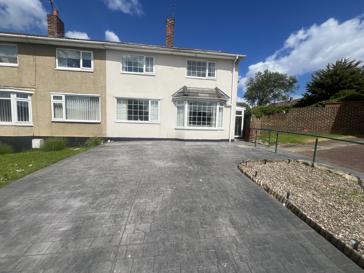 3 bedroom Semi-Detached Under Offer