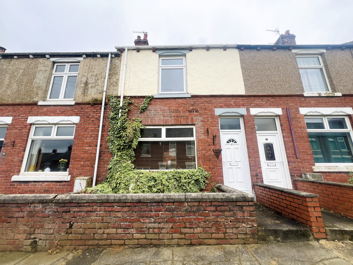 2 bedroom Terraced For Sale
