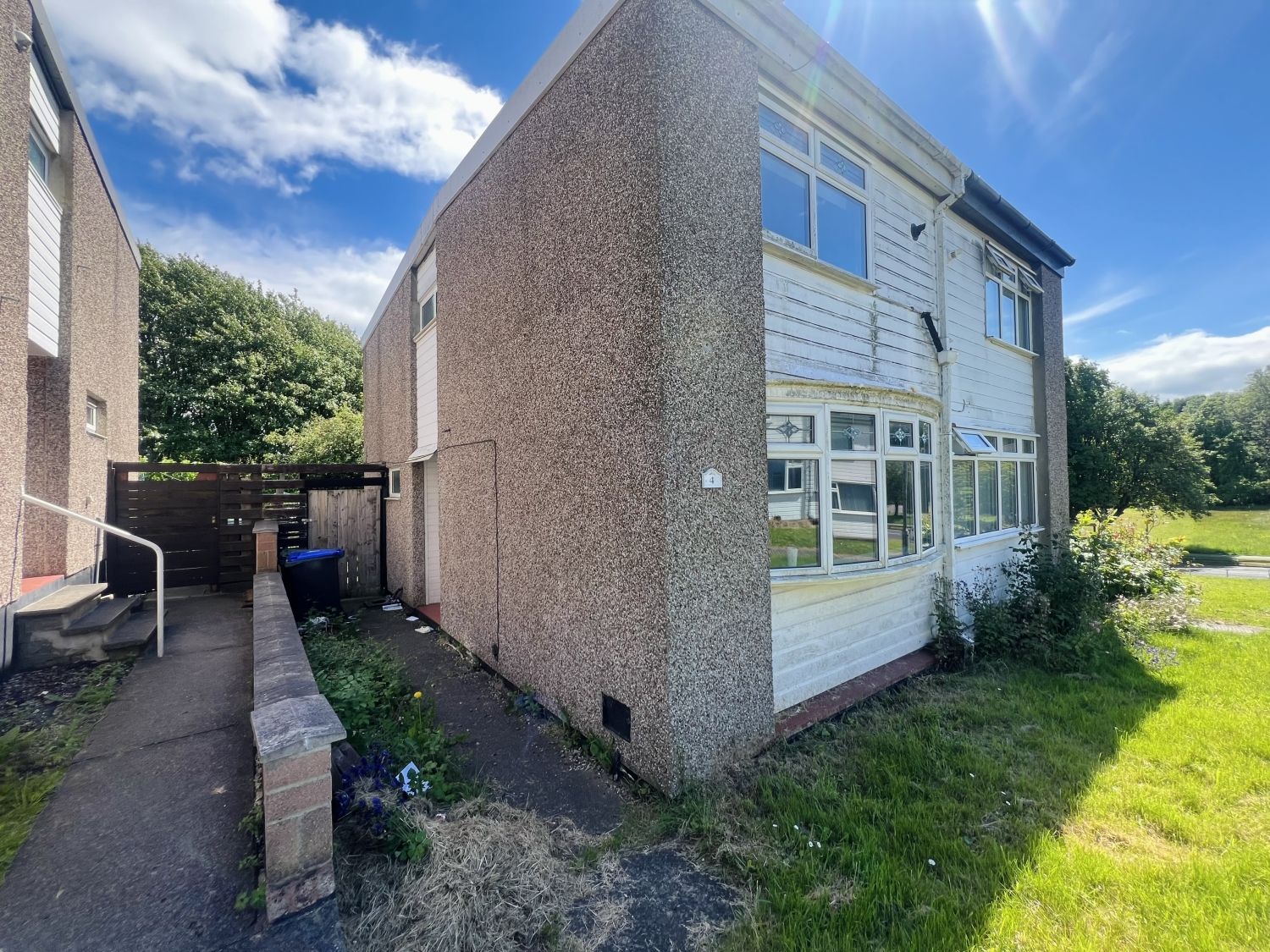 2 bedroom Semi-Detached For Sale
