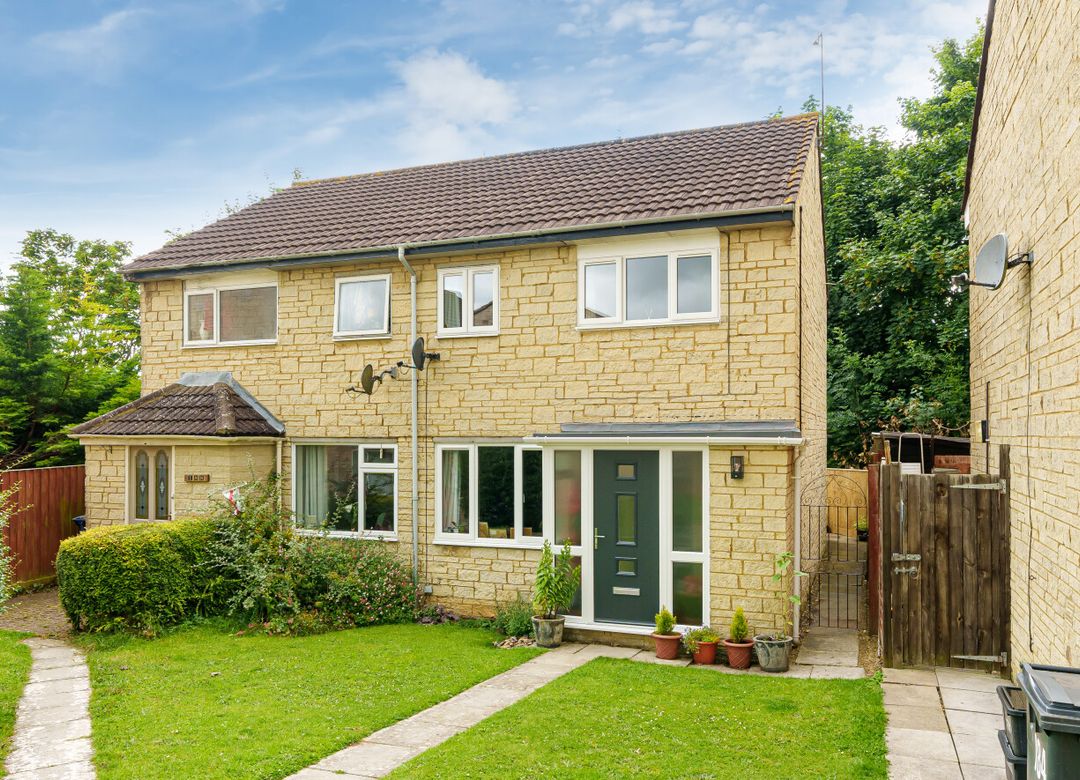 3 bedroom Semi-Detached House Sold