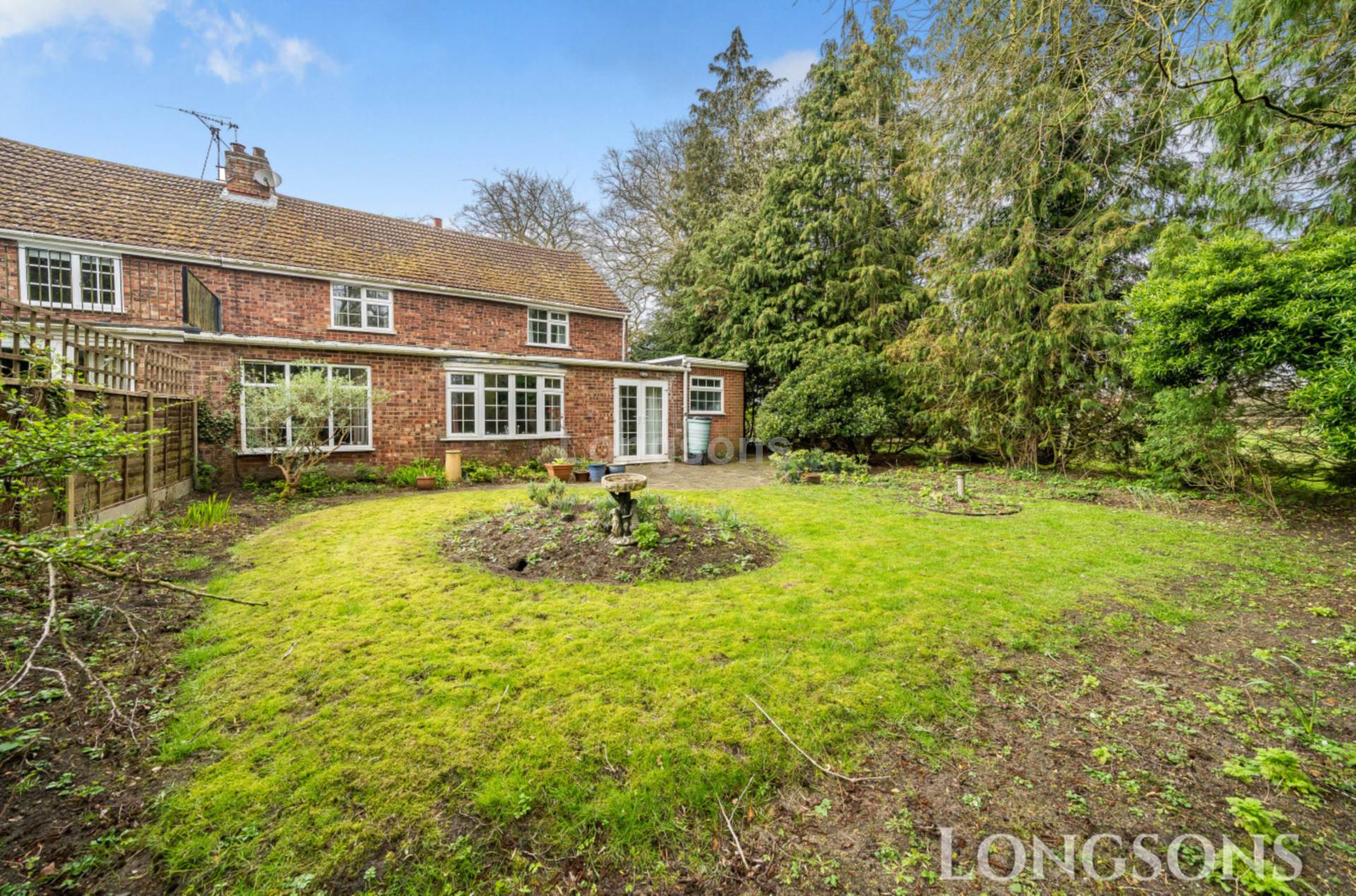 3 bedroom Semi-Detached For Sale