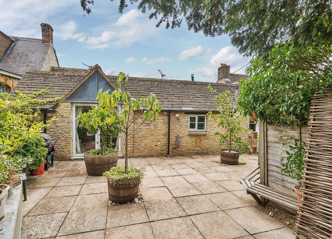 2 bedroom Cottage For Sale