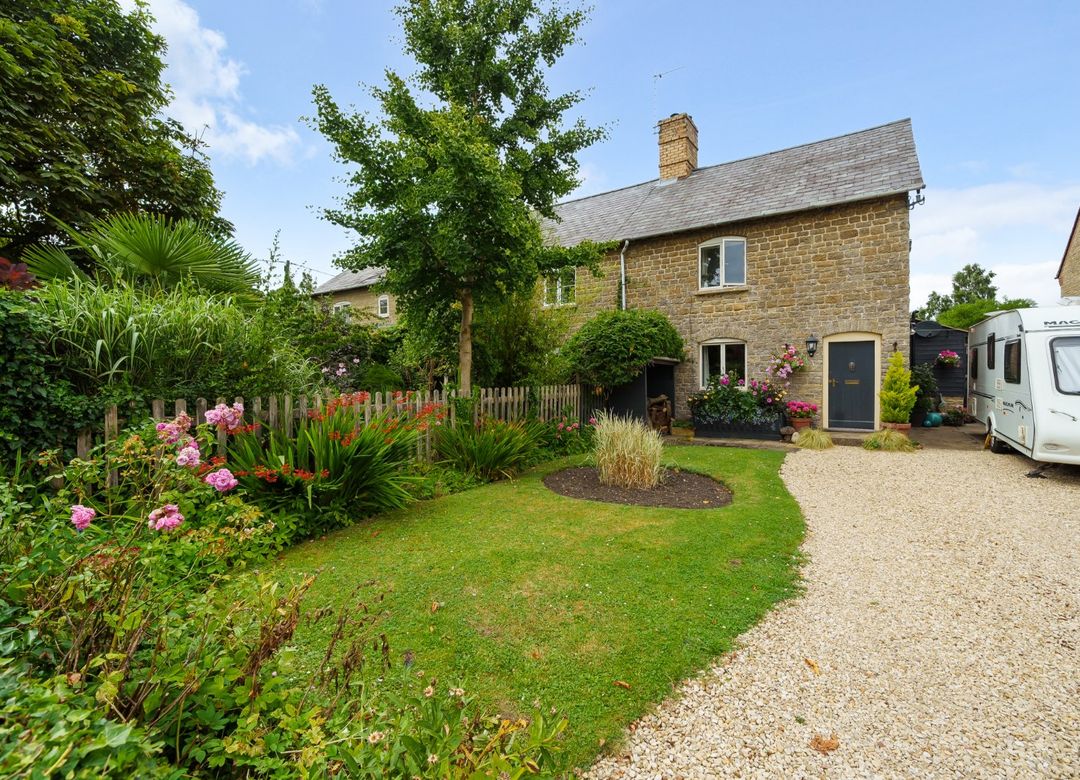 2 bedroom Cottage For Sale