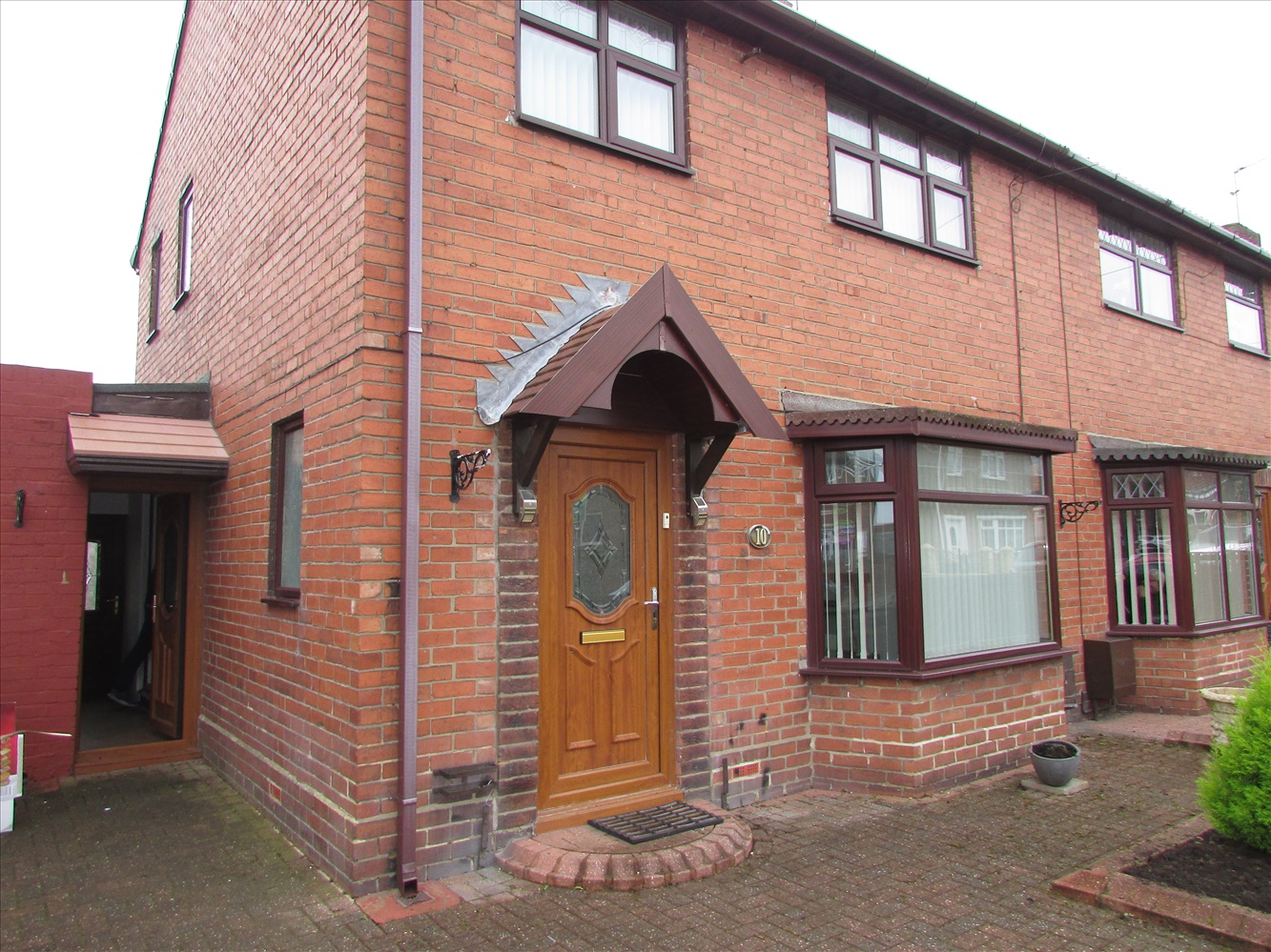 3 bedroom Semi-detached house Let Agreed