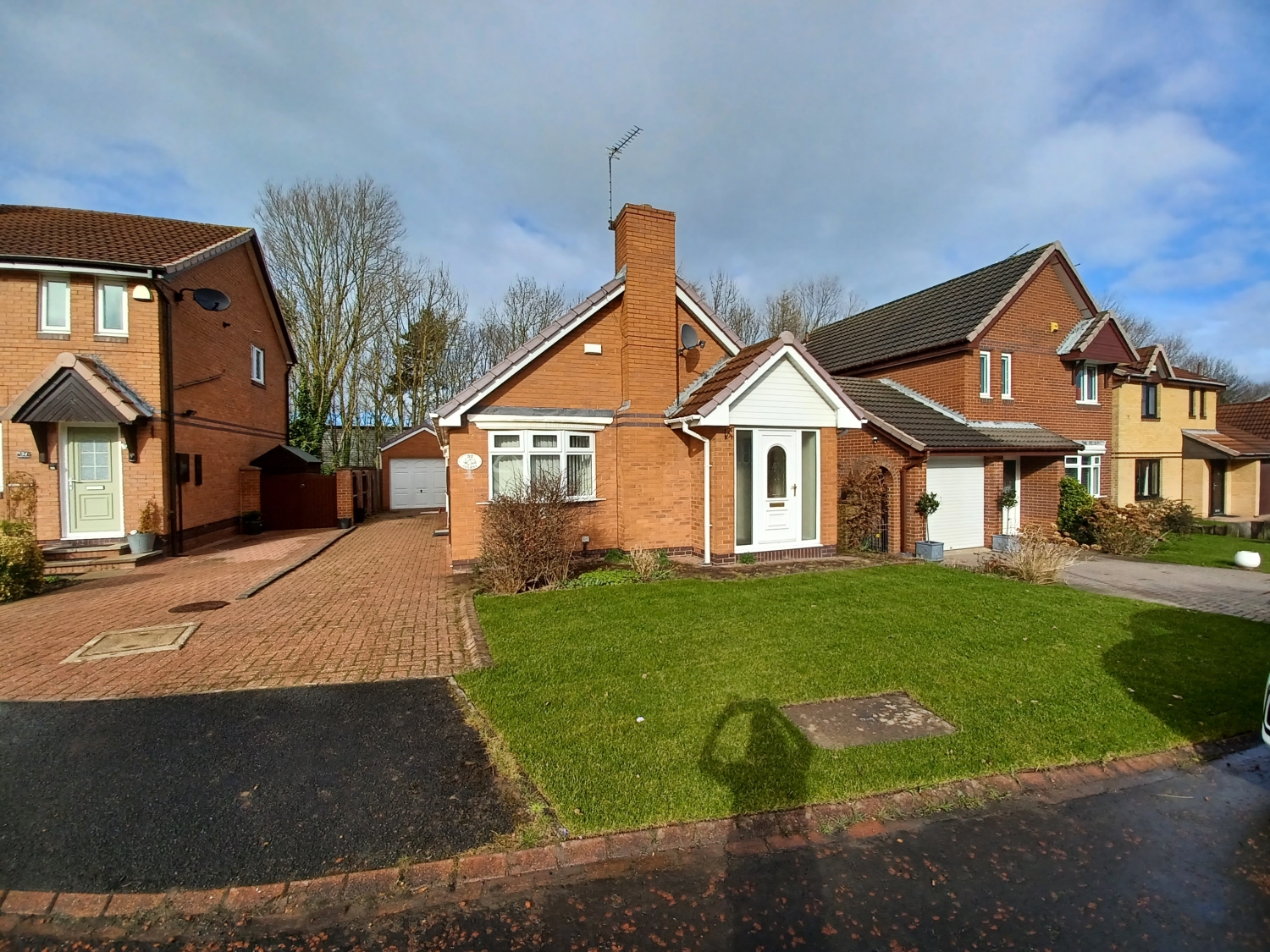 2 bedroom Detached For Sale