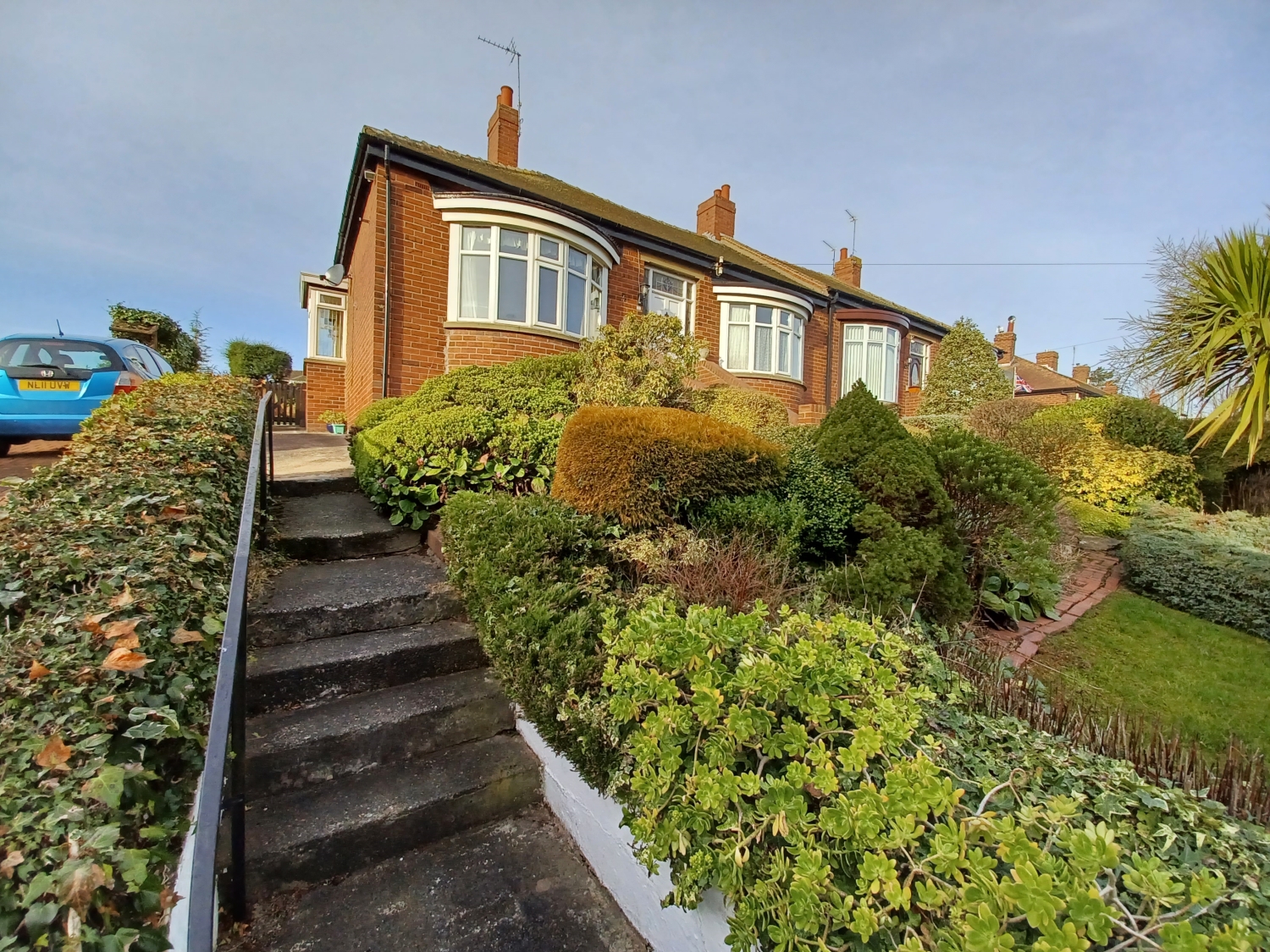 2 bedroom Semi-detached house Under Offer