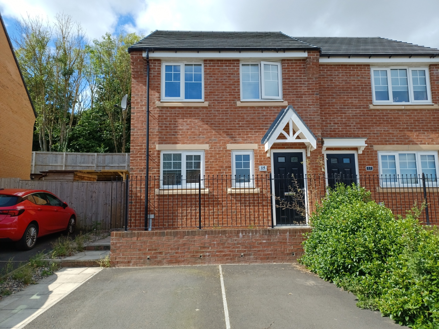3 bedroom Semi-Detached Under Offer