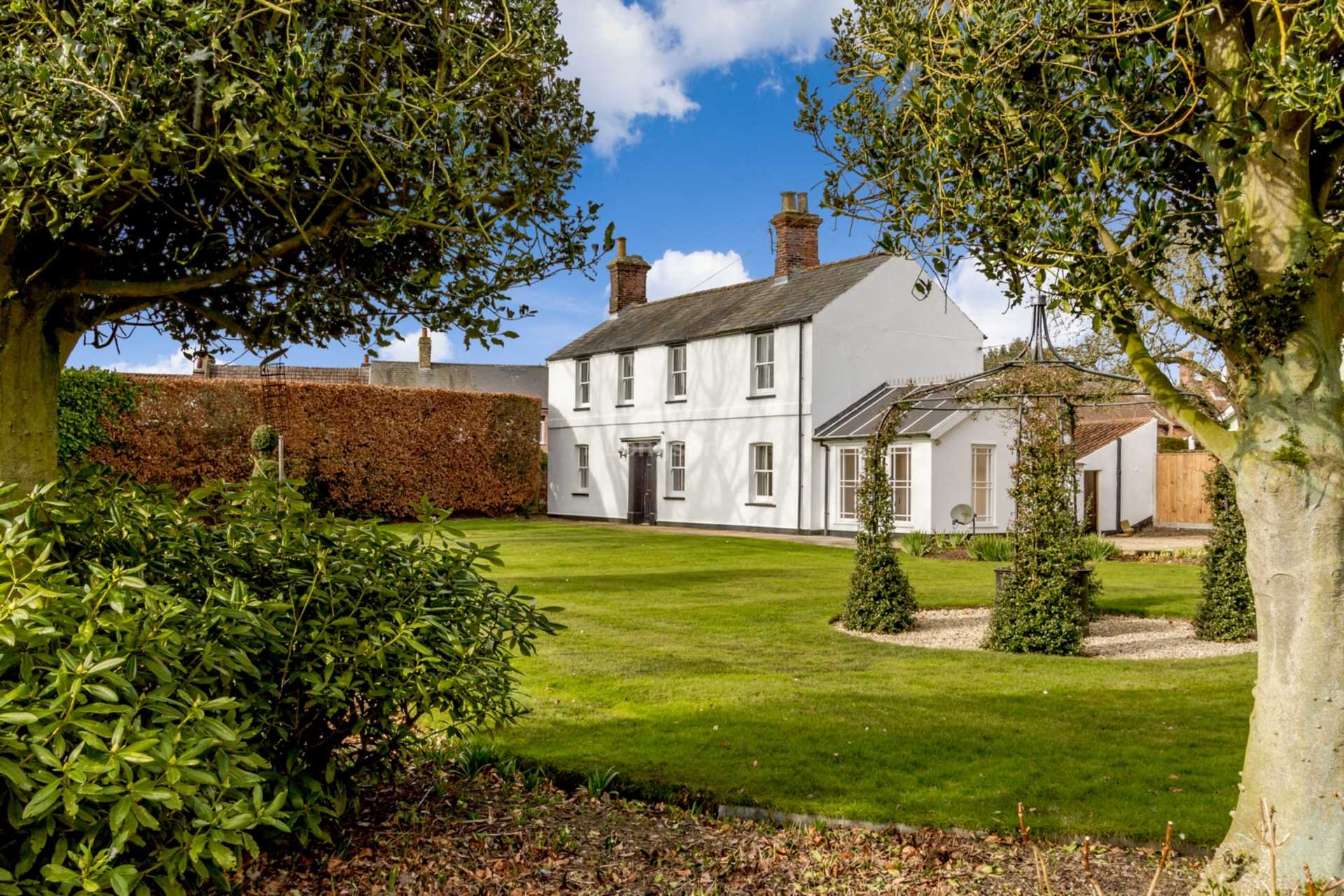 3 bedroom Detached To Let
