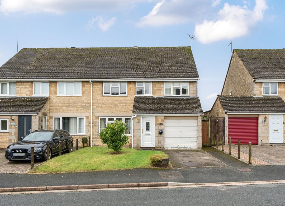 4 bedroom Semi-Detached House Sold