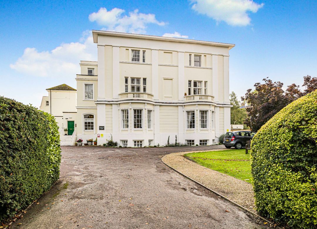 1 bedroom Apartment For Sale