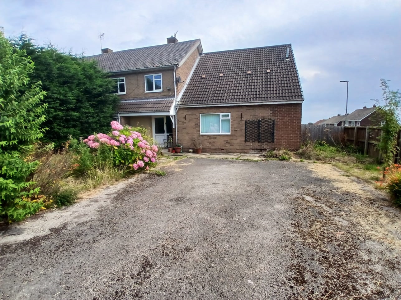 5 bedroom Semi-Detached For Sale