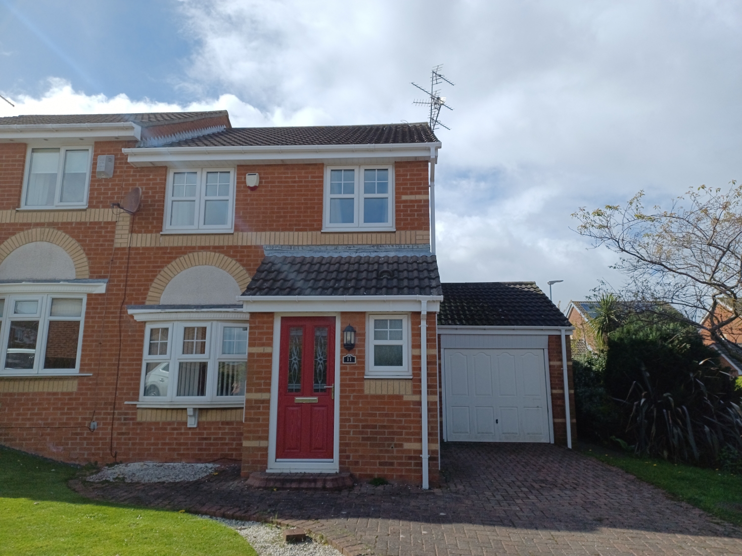 3 bedroom Semi-Detached For Sale