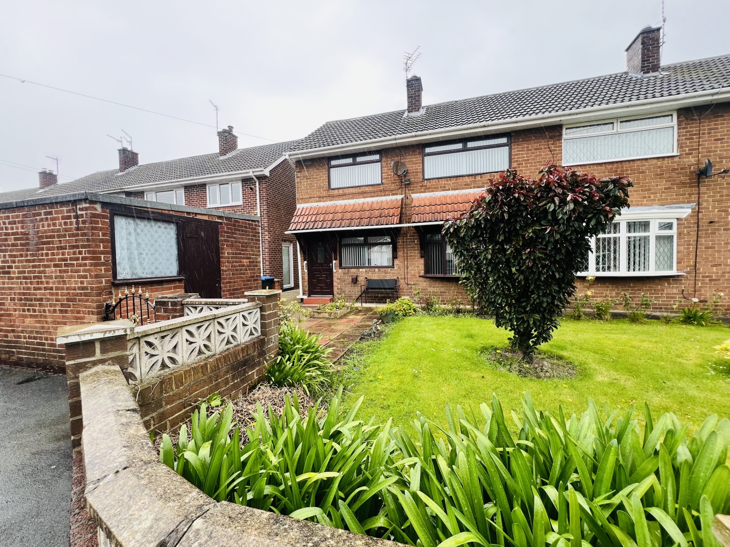 2 bedroom Semi-Detached For Sale