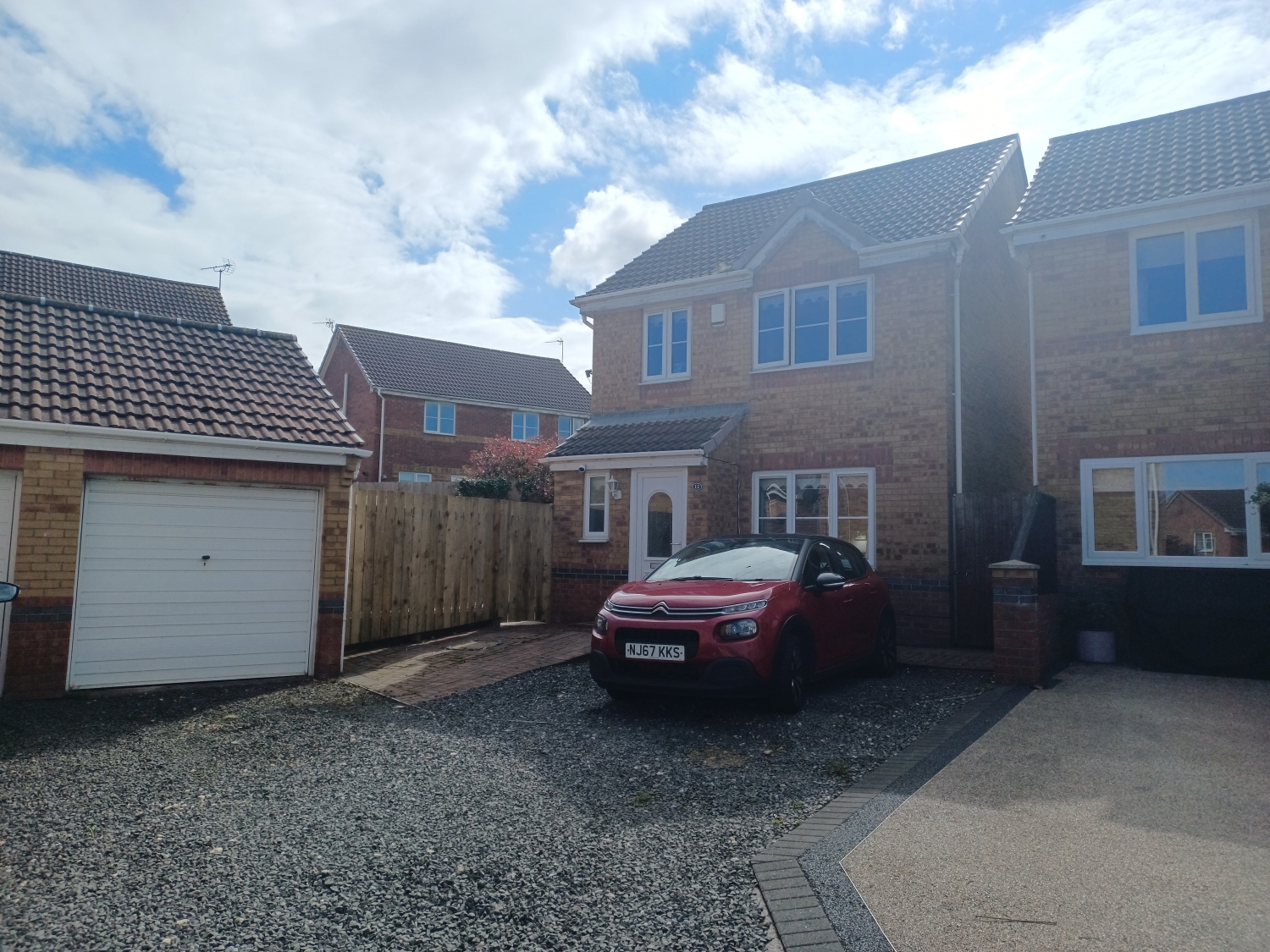 3 bedroom Detached Under Offer