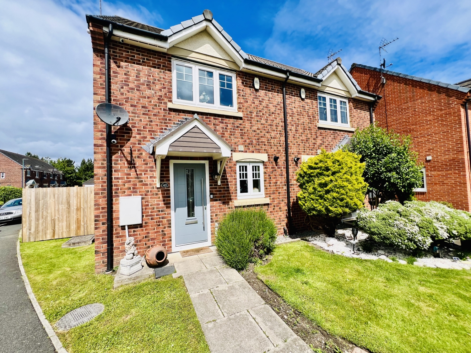 2 bedroom Semi-detached house SSTC