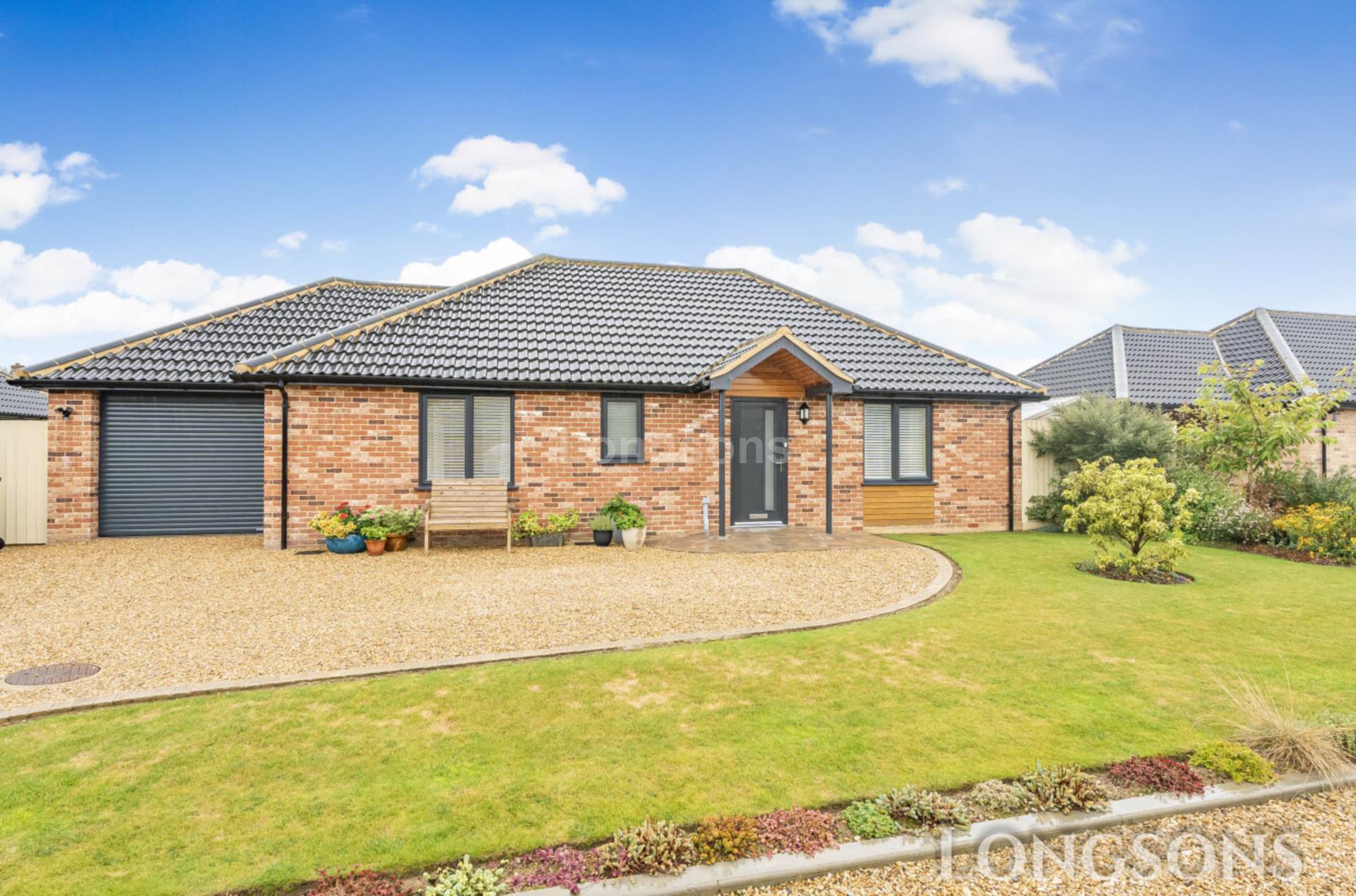 2 bedroom Detached house SSTC