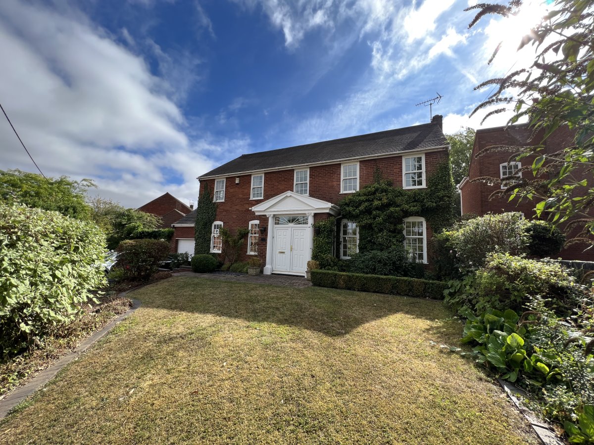 4 bedroom Detached house Let Agreed