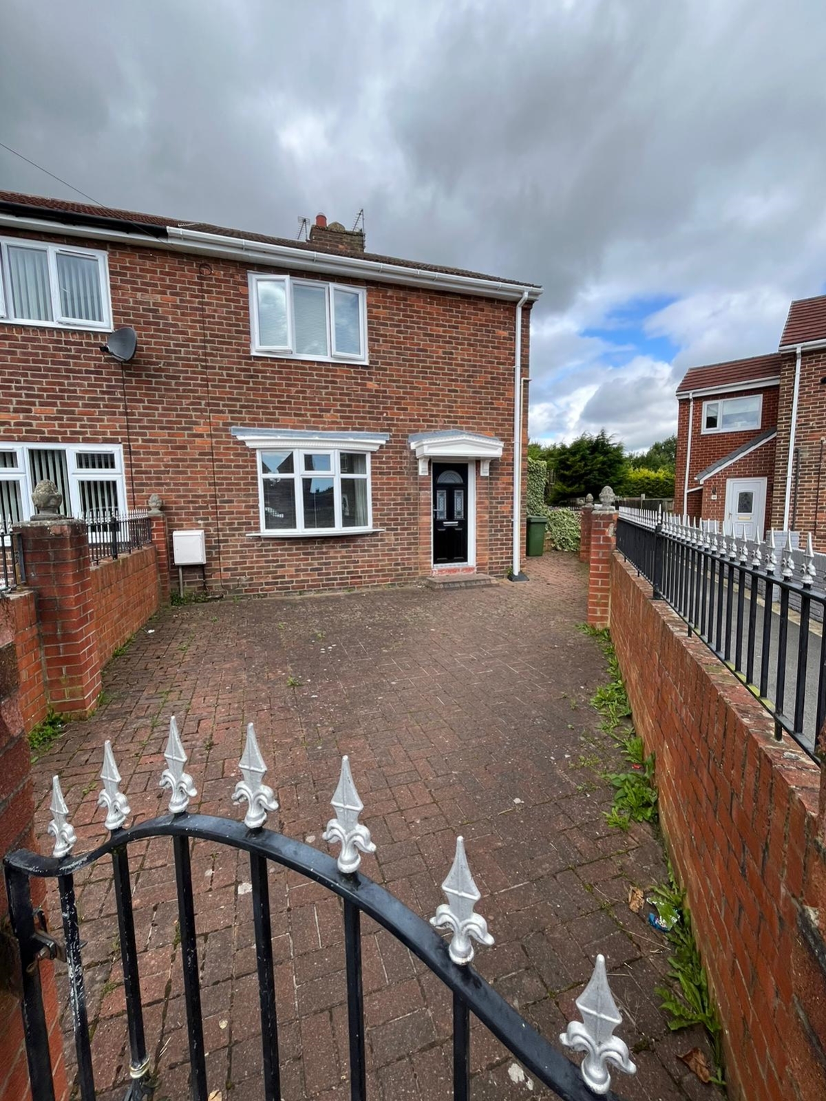 2 bedroom Semi-Detached To Let