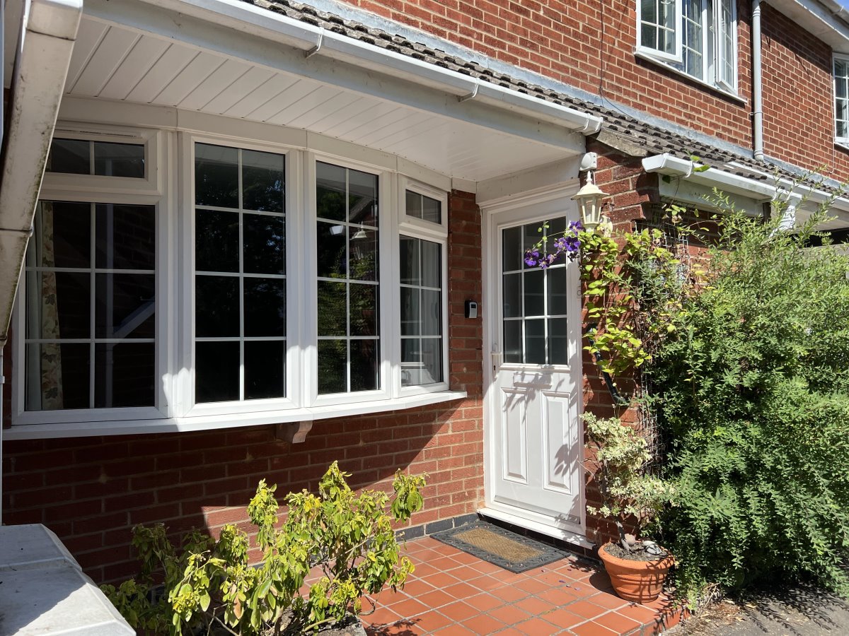 2 bedroom Mews To Let