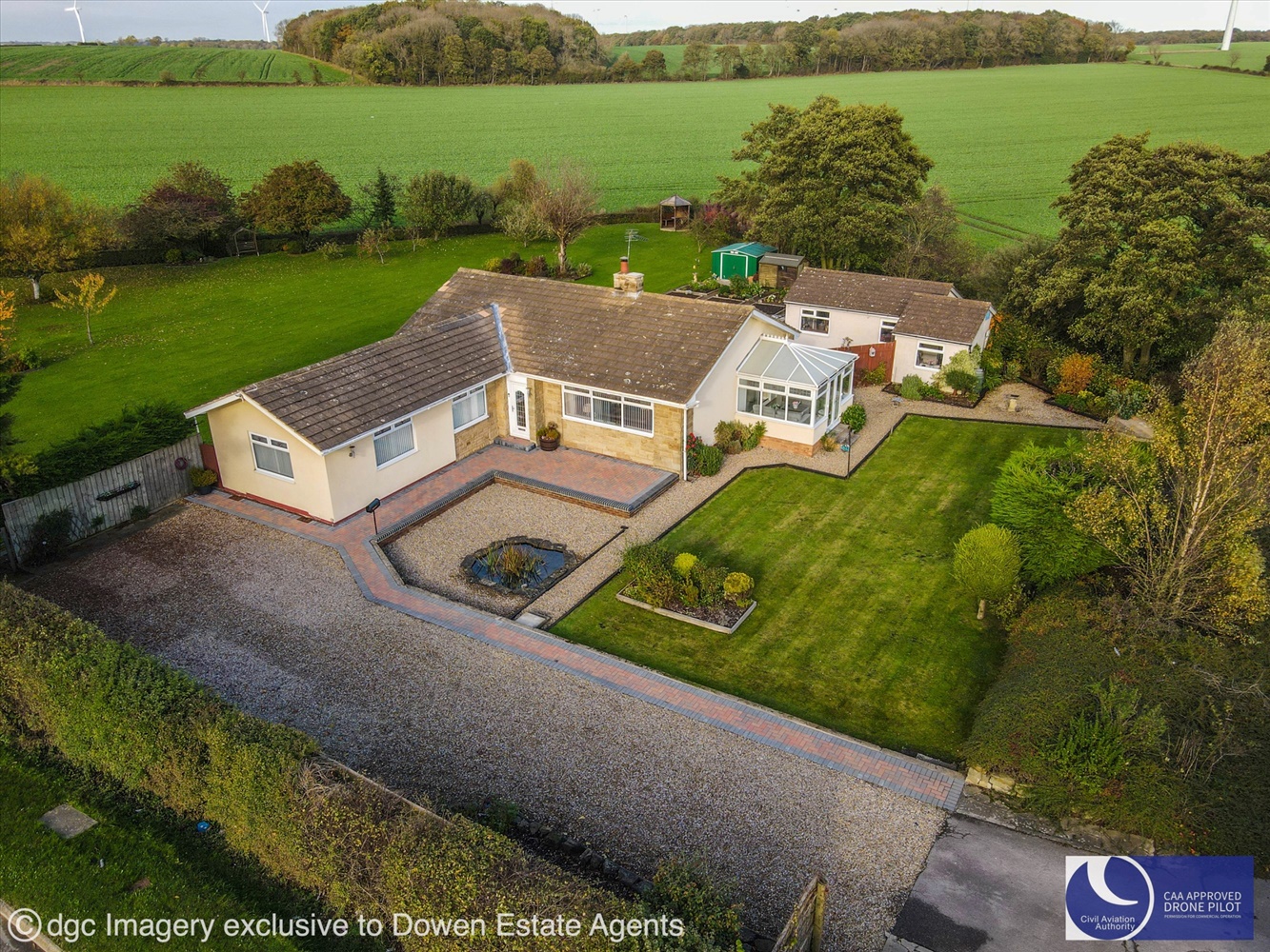 3 bedroom Detached house Under Offer