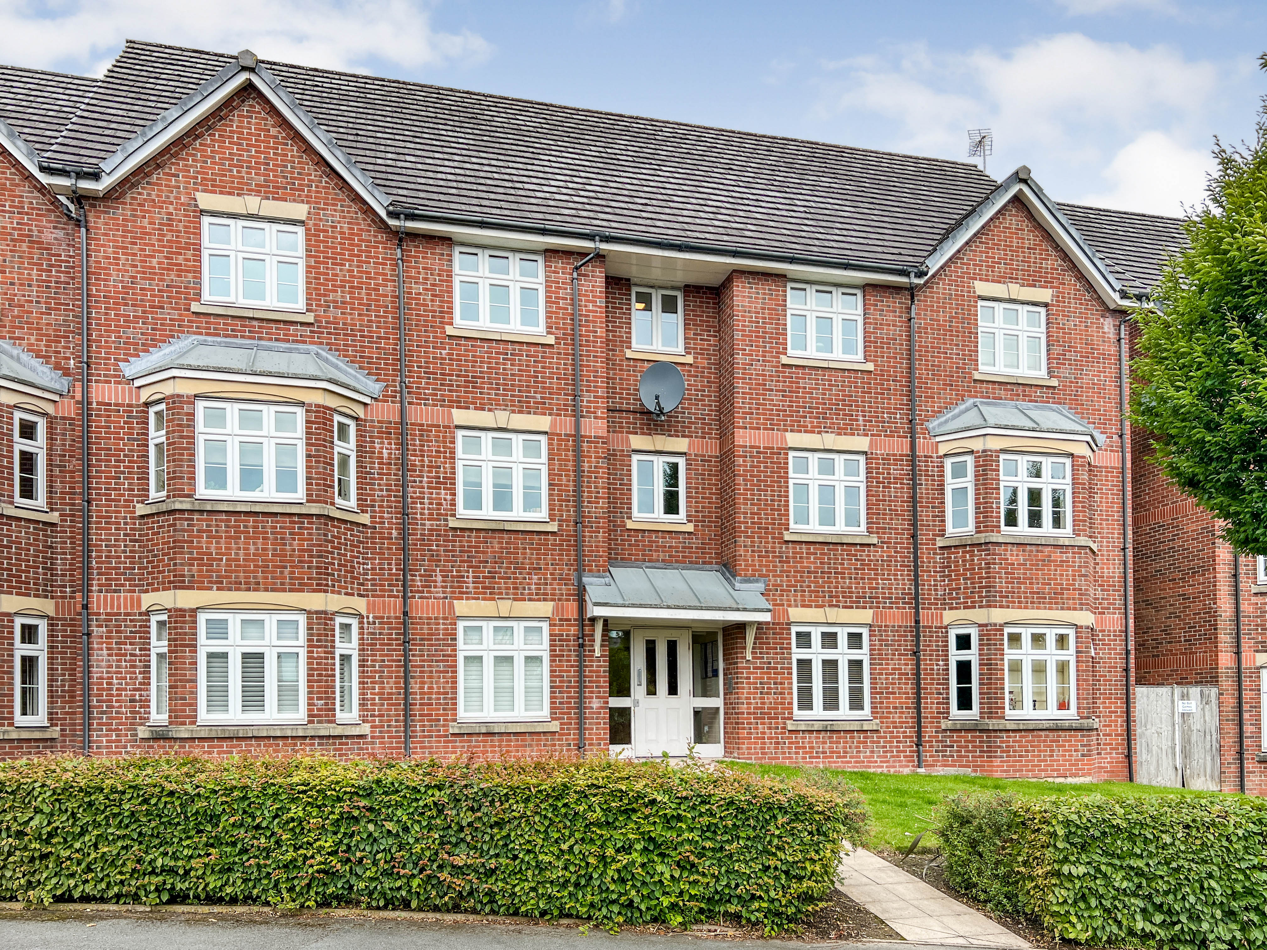 2 bedroom Flat SSTC