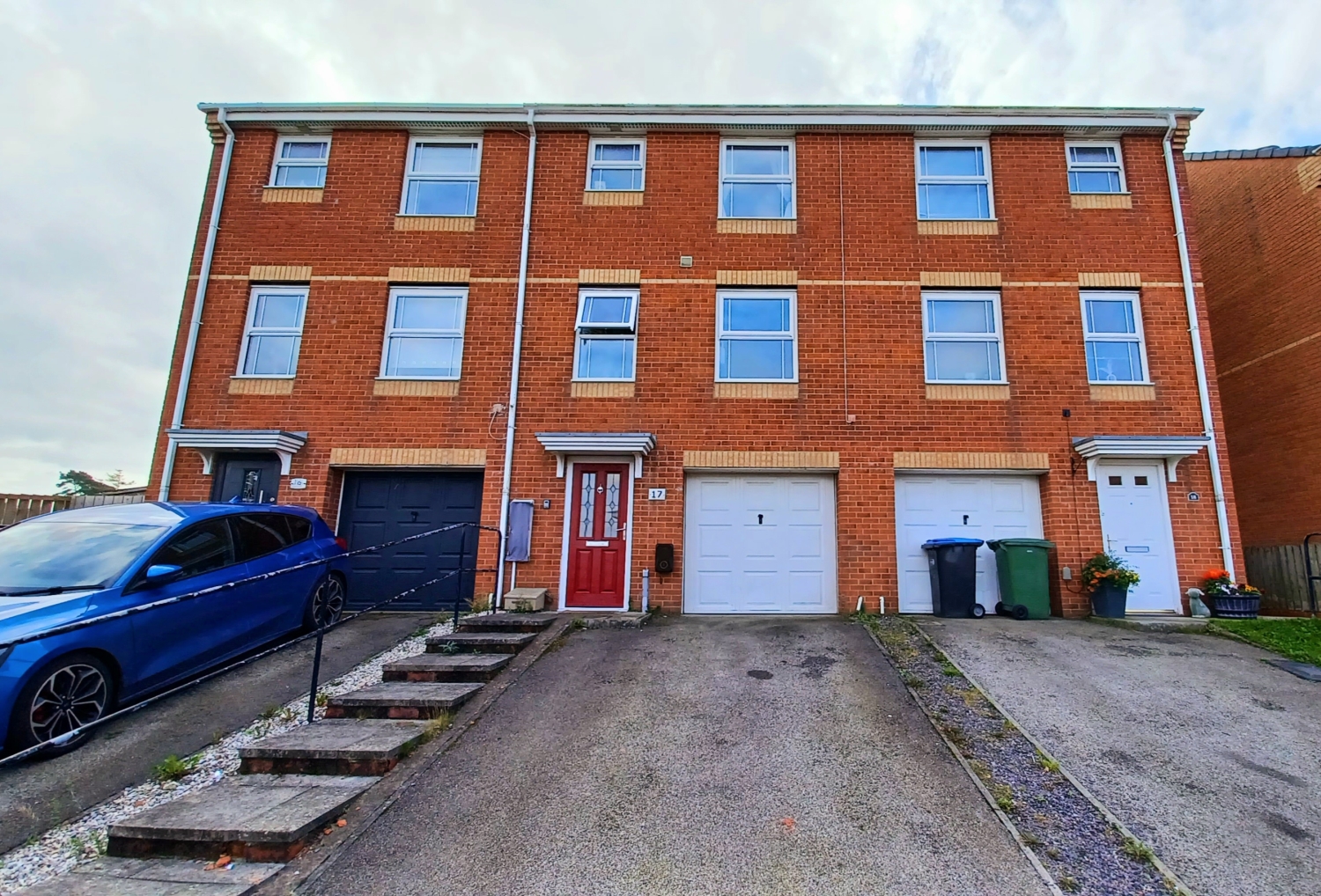 4 bedroom Townhouse For Sale