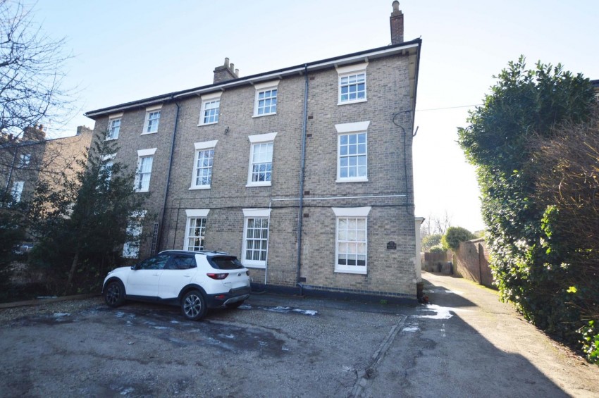 1 bedroom Apartment For Sale