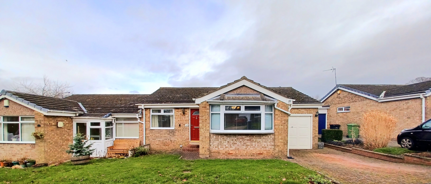 2 bedroom Semi-detached house Under Offer