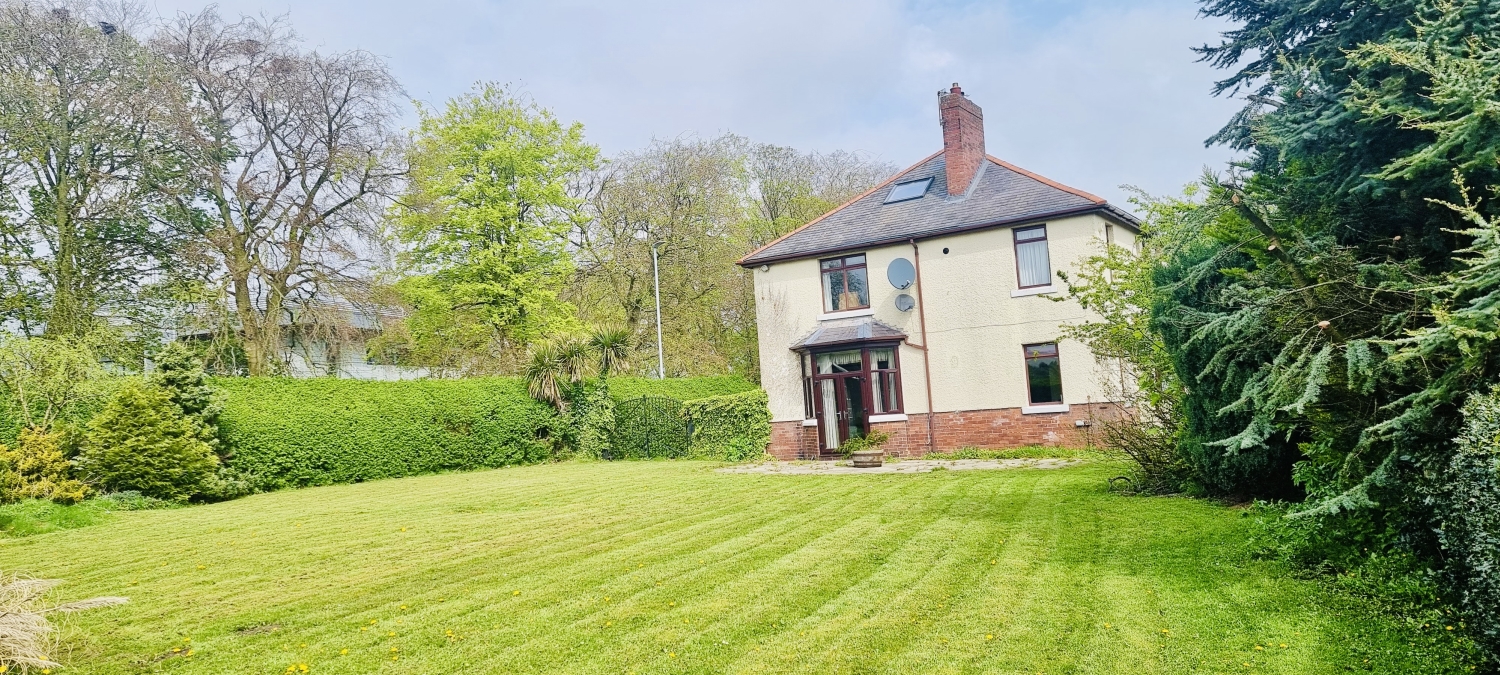 4 bedroom Detached house Under Offer