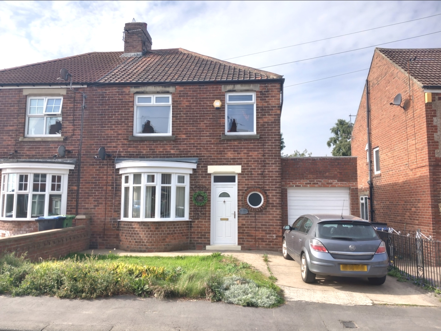 3 bedroom Semi-Detached For Sale