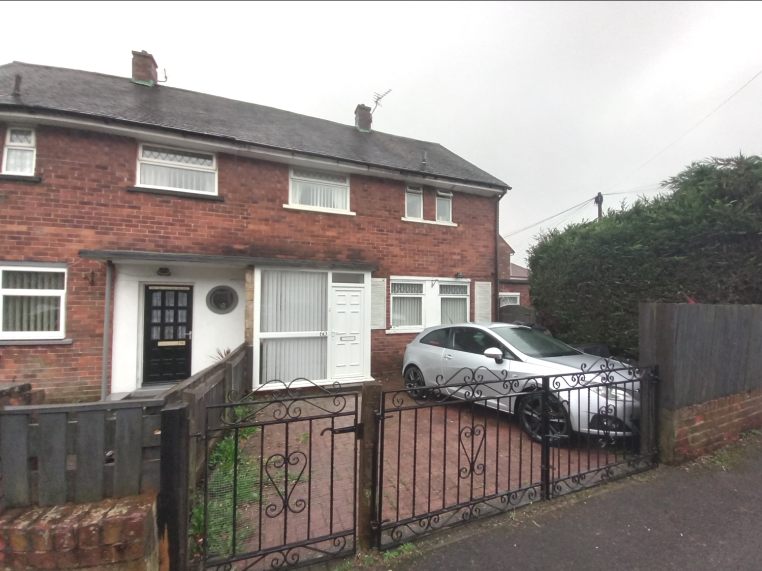 2 bedroom Terraced For Sale