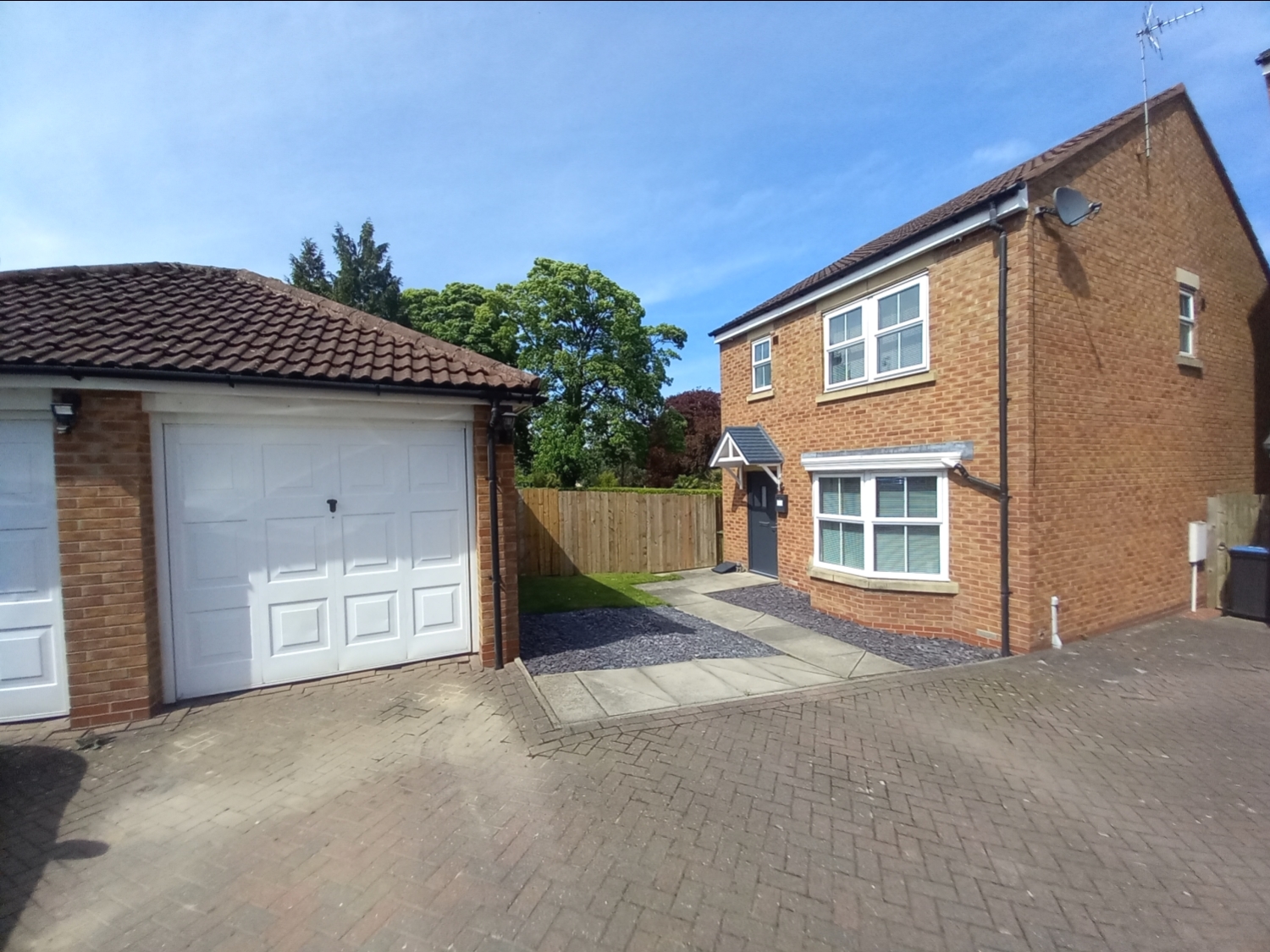 3 bedroom Detached Under Offer