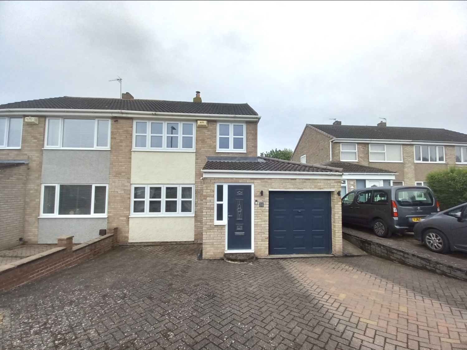 3 bedroom Semi-Detached For Sale