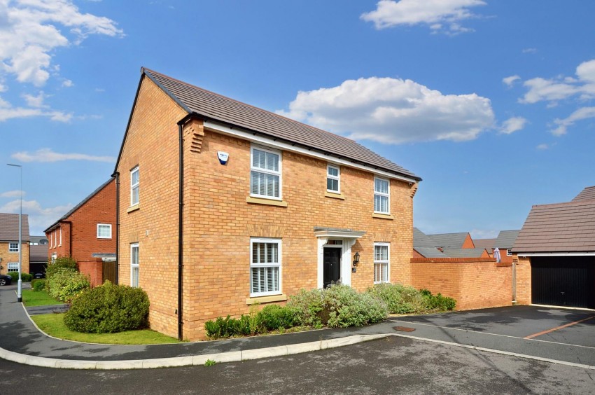 3 bedroom Detached House For Sale