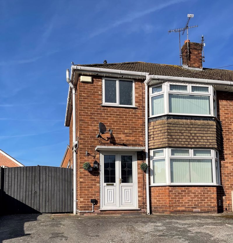  Semi-detached house To Let